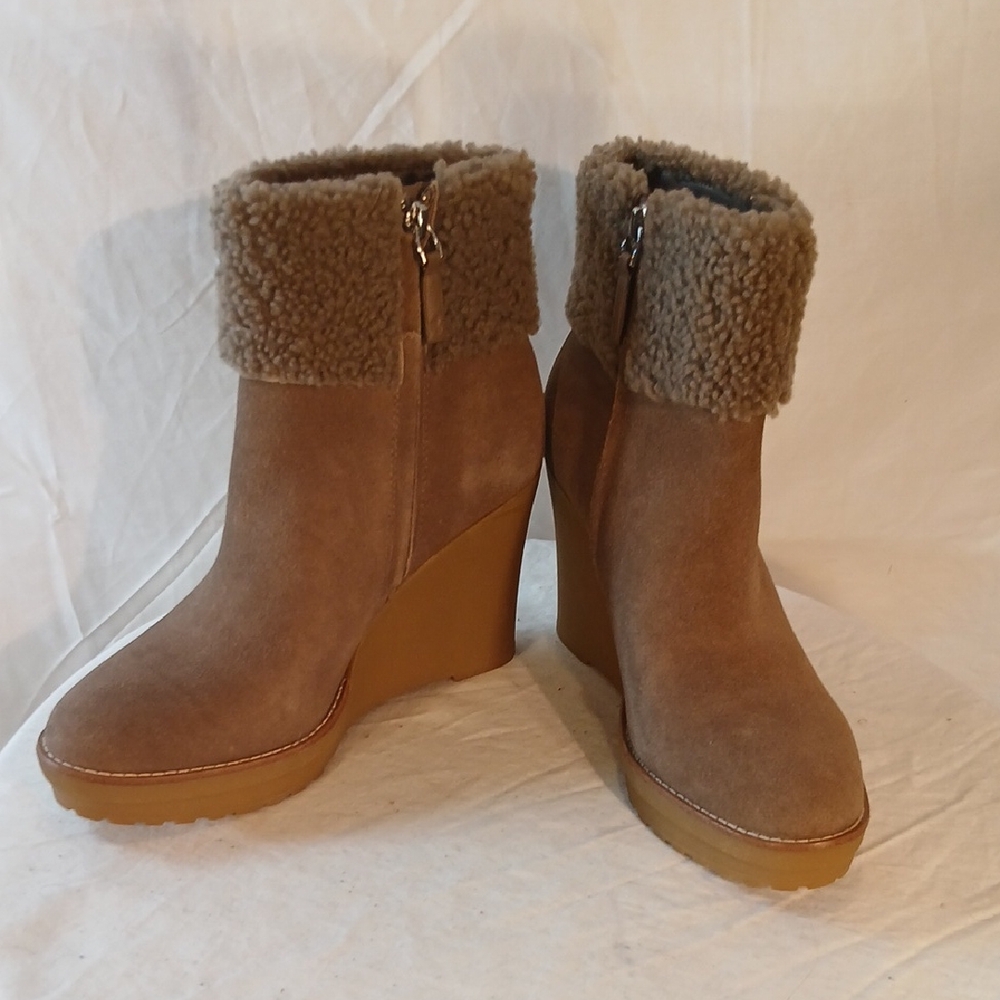 Stunning NWOT Ralph Lauren Tan/Taupe Suede Shearling Wedge Ankle Boots
